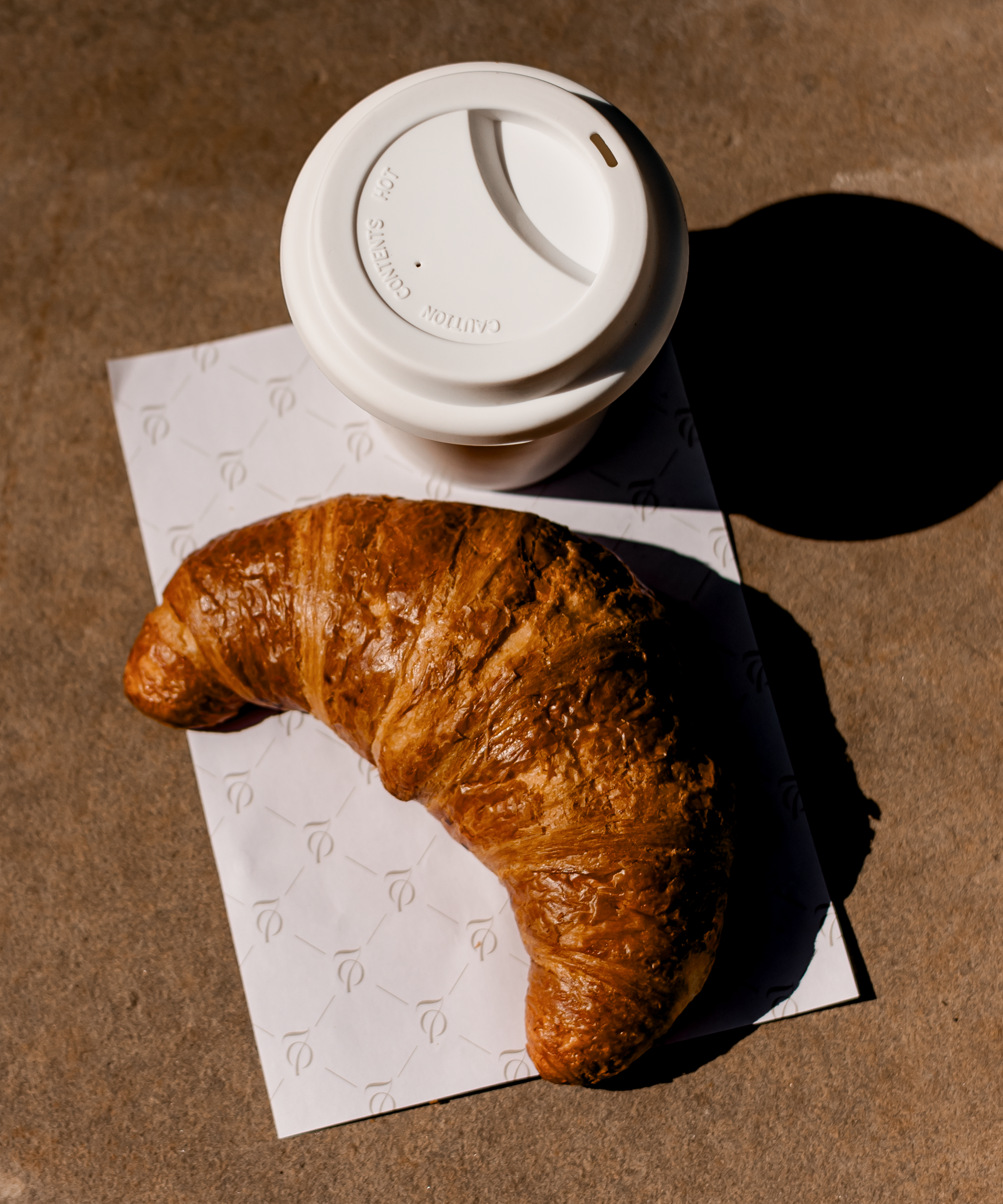Keramik To-Go Becher mit weißem Silikon-Deckel | Brooklyn