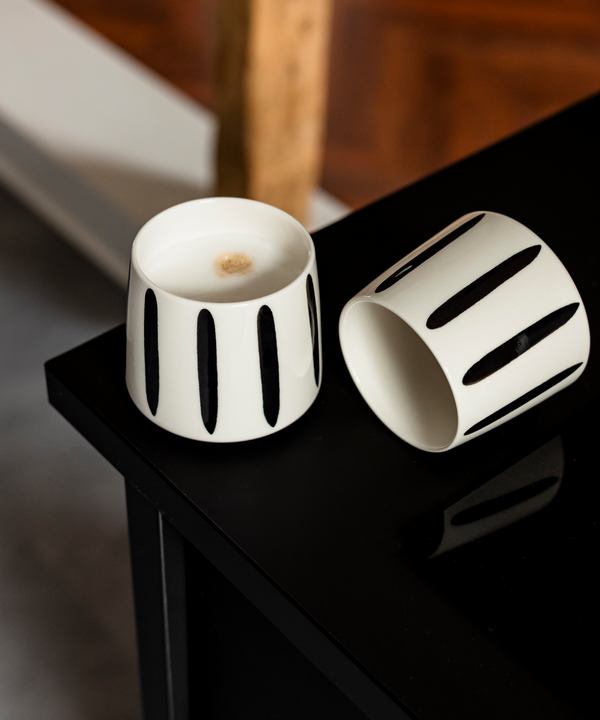 Cappuccino Becher mit schwarzen Streifen | Miro