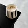 Cappuccino Becher mit schwarzen Streifen | Miro