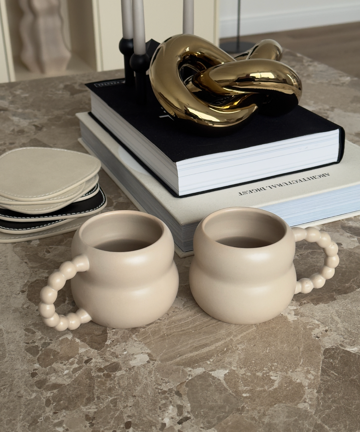 Keramiktasse Perlenhenkel Beige