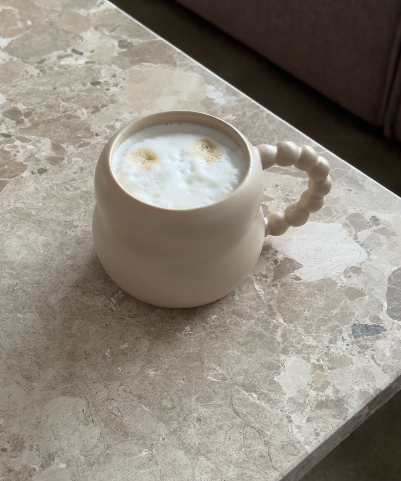 Keramiktasse mit Perlenhenkel Beige aus der Serie Chloé – Größenübersicht