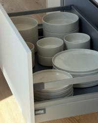 3er Set große Teller in Beige aus der Serie Nia – Seitenansicht