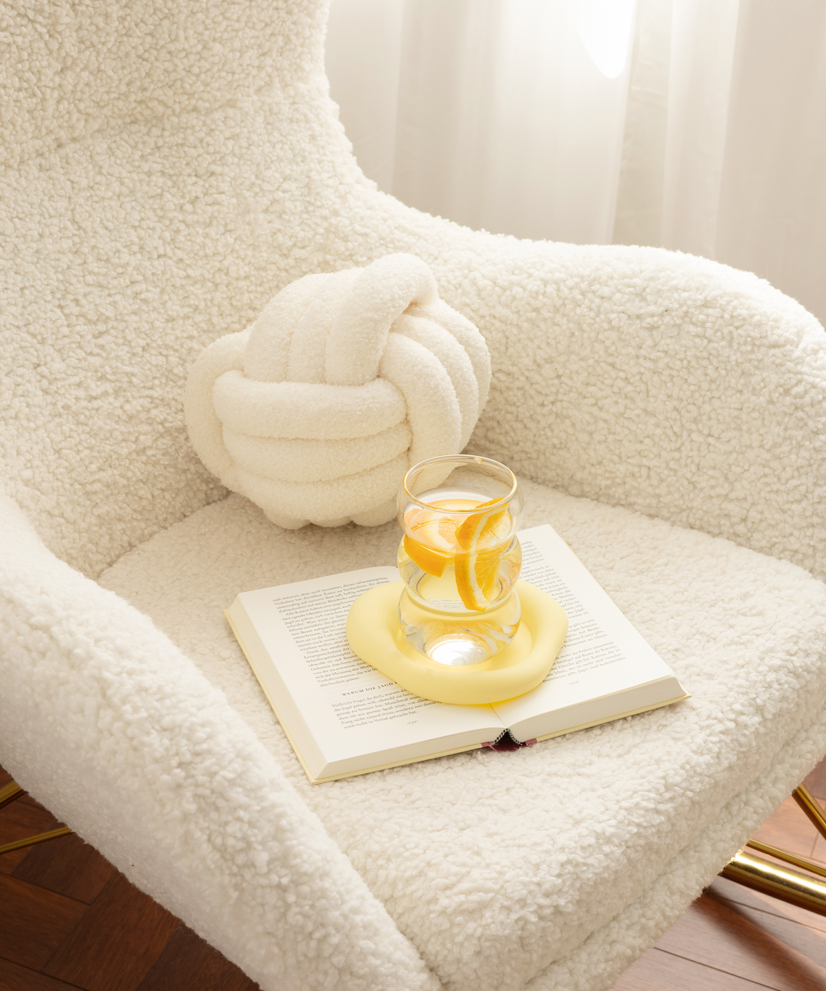 Silikon Untersetzer im organischen Design Butter Lemon aus der Serie Elou – Nahaufnahme der Oberfläche