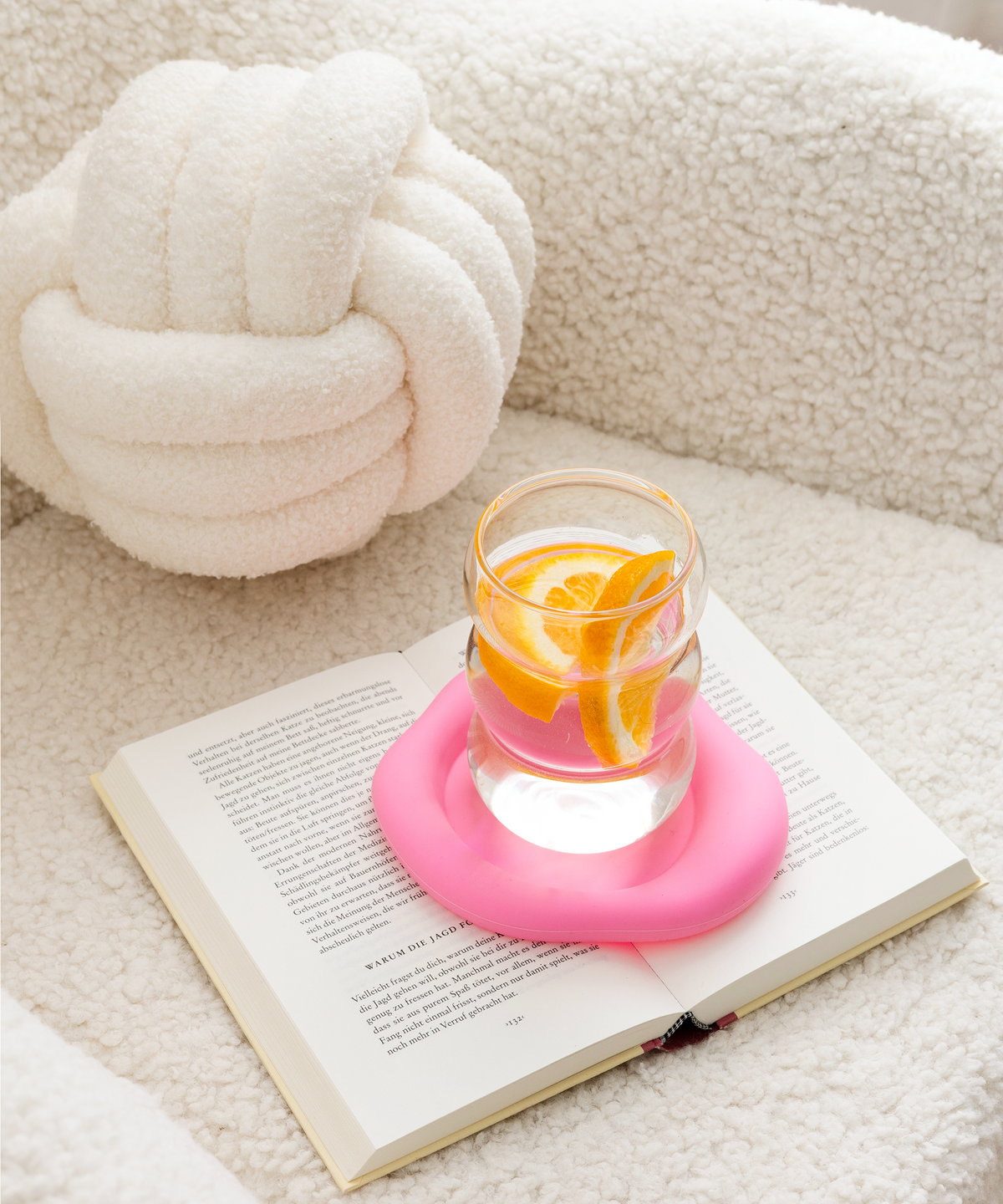 Silikon Untersetzer im organischen Design Pink aus der Serie Elou – im Wohnambiente
