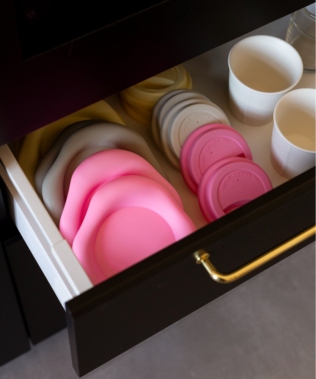 To-Go Becher Silikon-Deckel im 2er Set Pink aus der Serie Brooklyn – im Wohnambiente