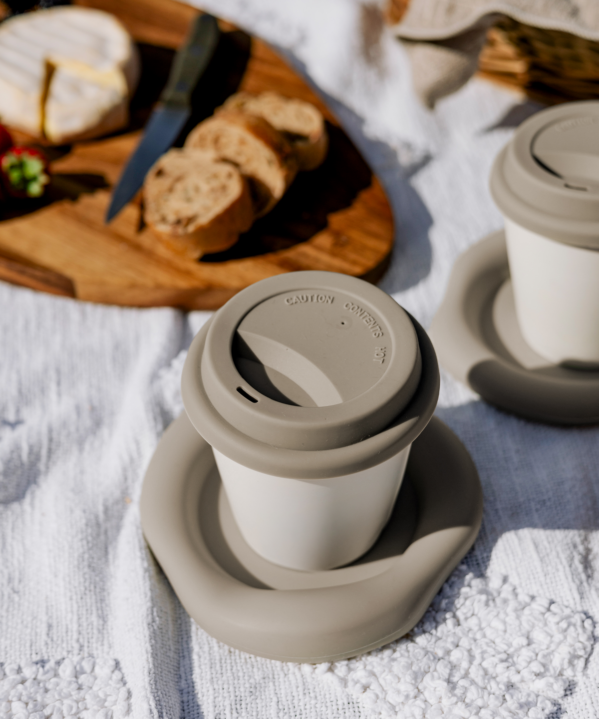 Silikon Untersetzer im organischen Design Taupe aus der Serie Elou – Draufsicht