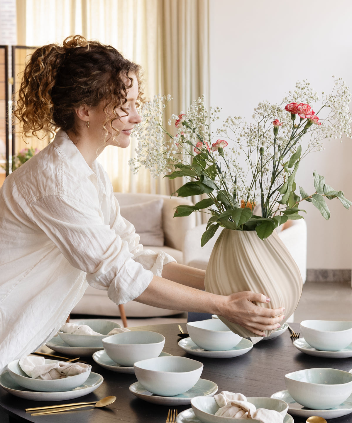 Große Keramik Vase in Beige aus der Serie Flora – Produktansicht