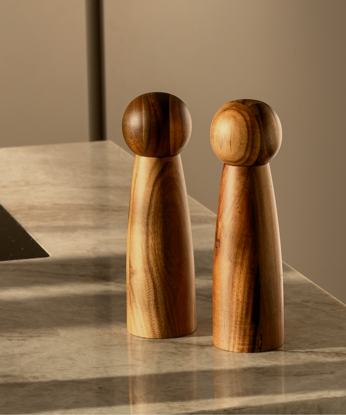 Salz- und Pfeffermühle im modernen Design aus der Serie Balou – Seitenansicht