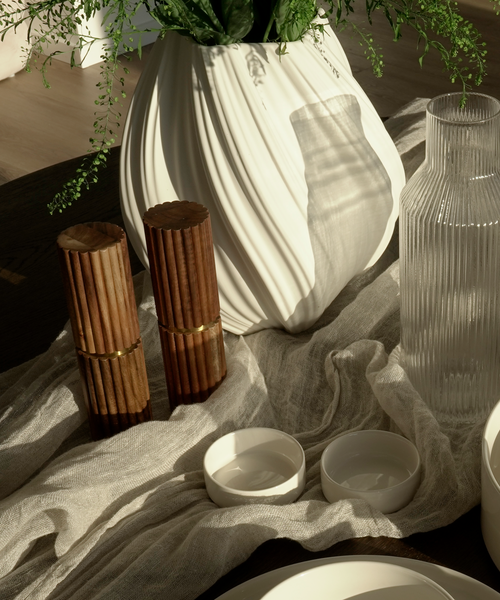 Salz- und Pfeffermühle im Rillen-Design, Serie Marlo – im Wohnambiente