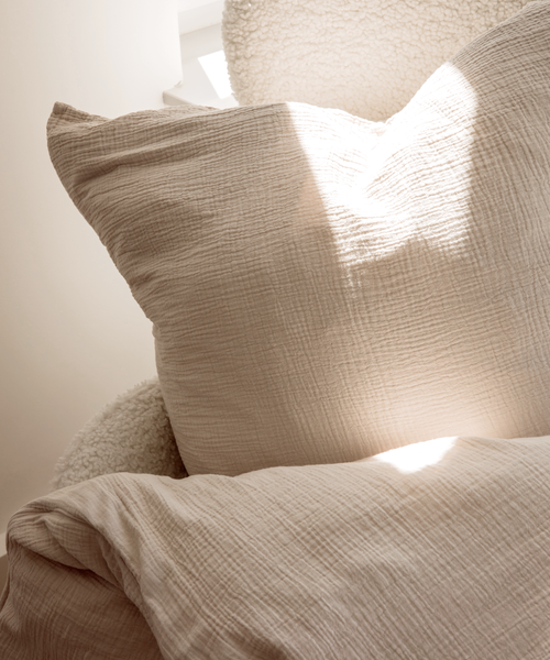 Haven Single-Set in Beige mit 1× Musselin-Einzelbettwäsche und 1× Kissenbezug aus der Serie Haven – Materialdetail