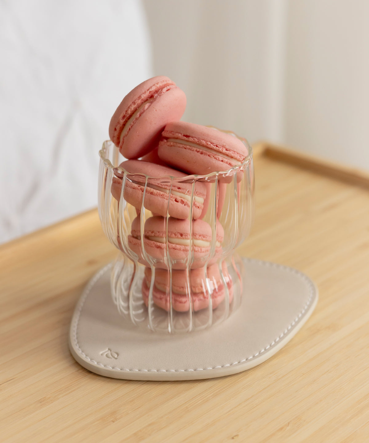 Kurviges Trinkglas im Streifen-Design aus der Serie Norway – Größenübersicht im Vergleich