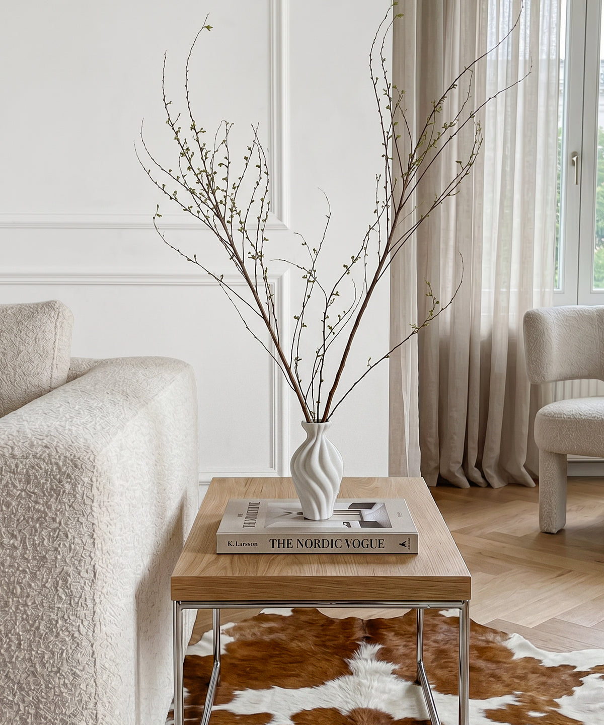 Keramikvase mit gedrehtem Wellenrelief aus der Serie Esma – Nahaufnahme der Oberfläche