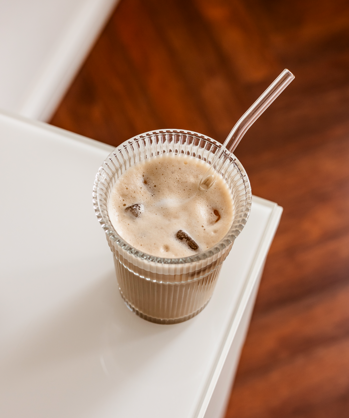 Gerilltes Trinkglas im To-Go Design aus der Serie Liva – Materialdetail