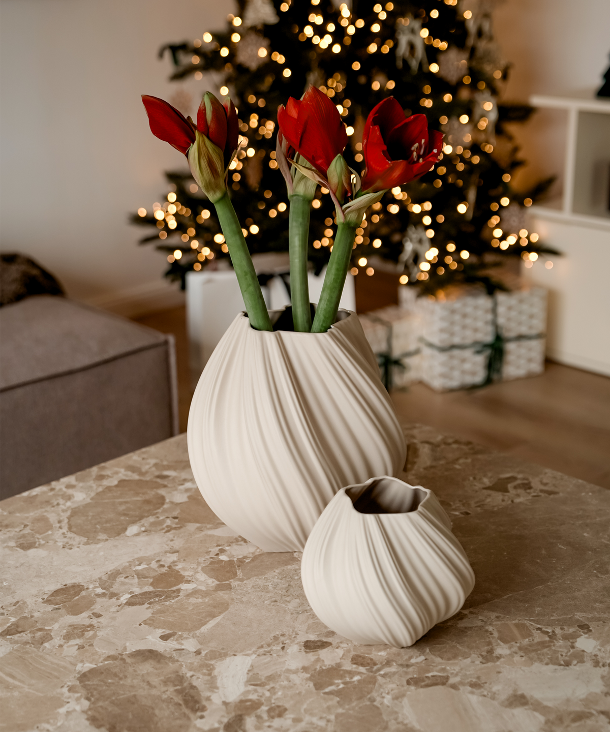 Kleine Keramik Vase in Beige aus der Serie Flora – Produktansicht