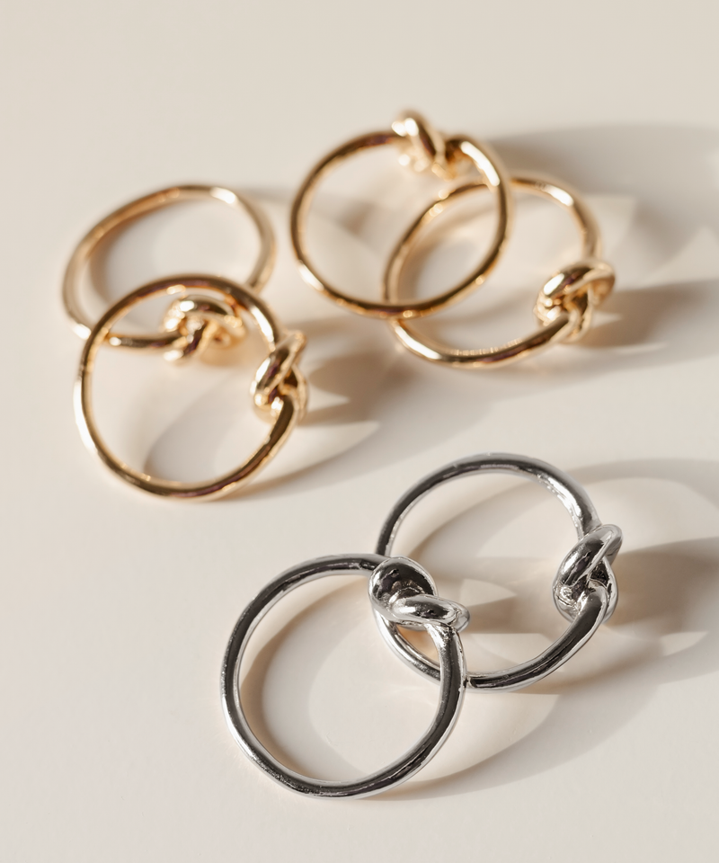 Serviettenringe in Gold und Silber im 2x 6er Set aus der Serie Tye – Detailansicht