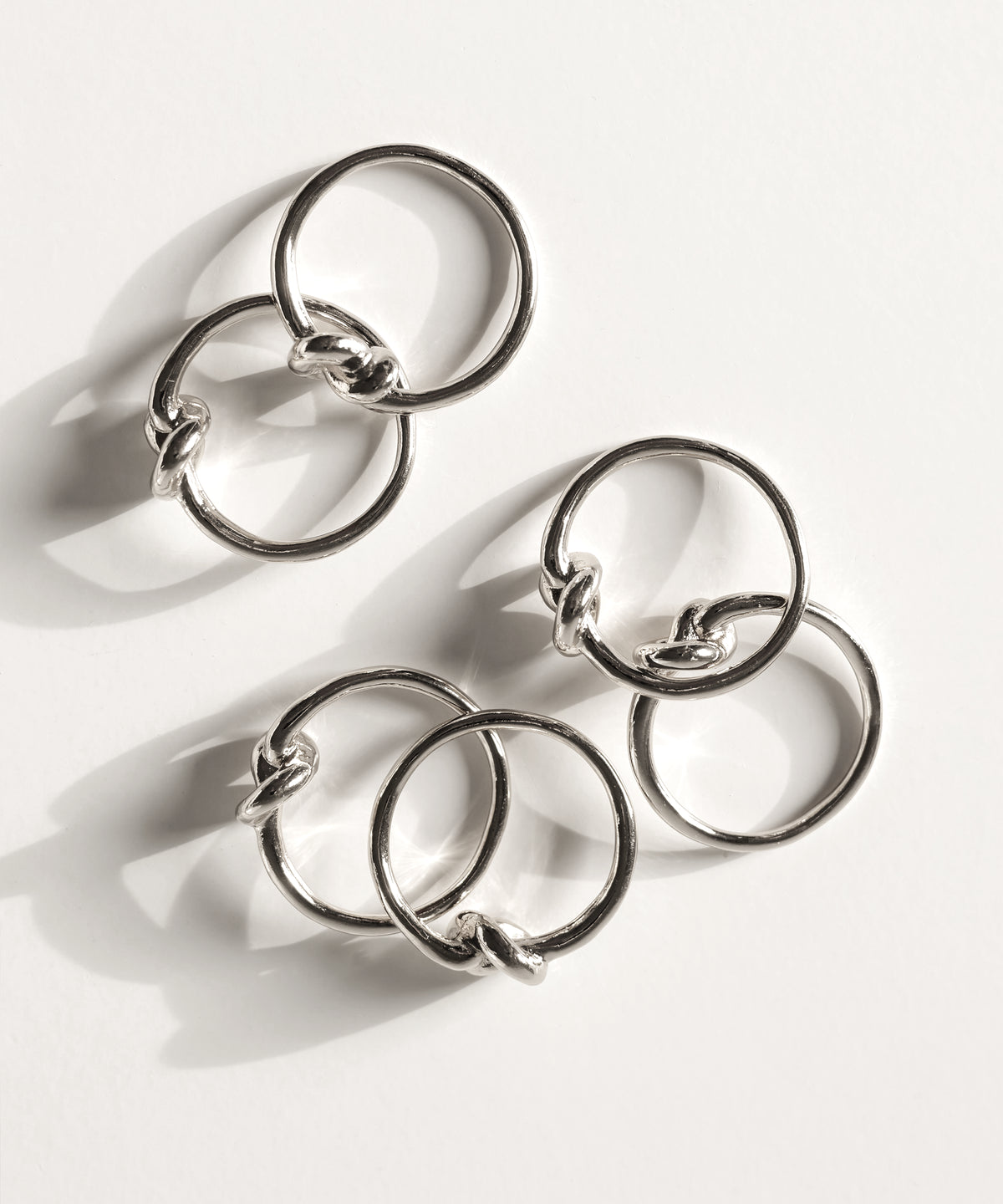 Serviettenringe in Gold und Silber im 2x 6er Set aus der Serie Tye – im Wohnambiente