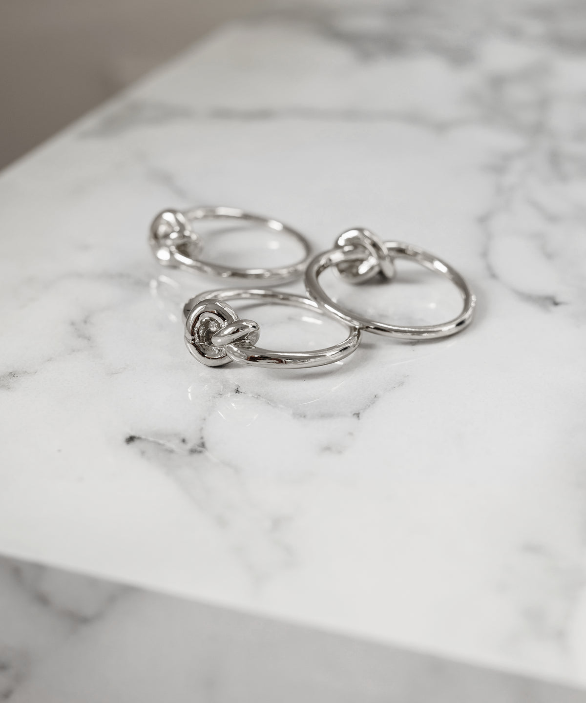 Serviettenringe in Gold und Silber im 2x 6er Set aus der Serie Tye – Produktansicht