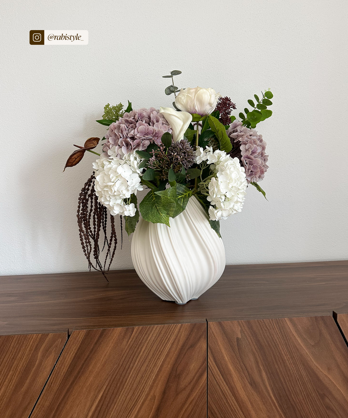 Große Keramik Vase Cremeweiß, Serie Flora – im Wohnambiente