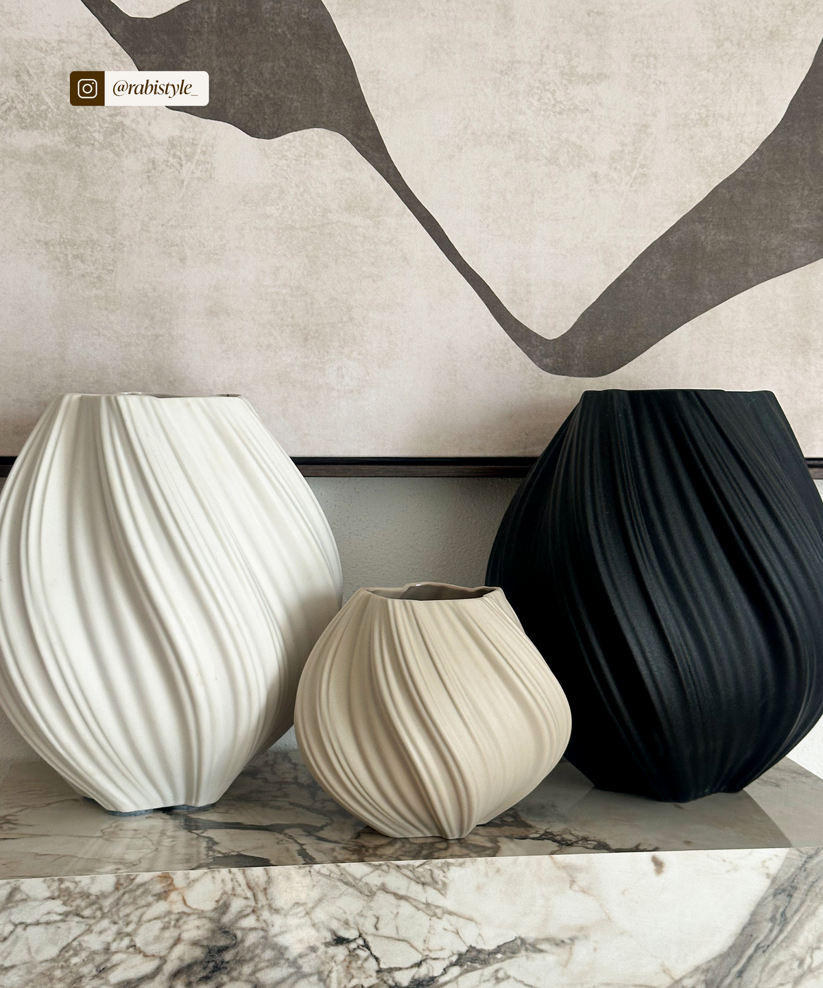 Kleine Keramik Vase in Beige aus der Serie Flora – Draufsicht