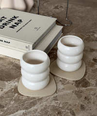 Wellenförmiger Keramik Becher Weiß | Mya