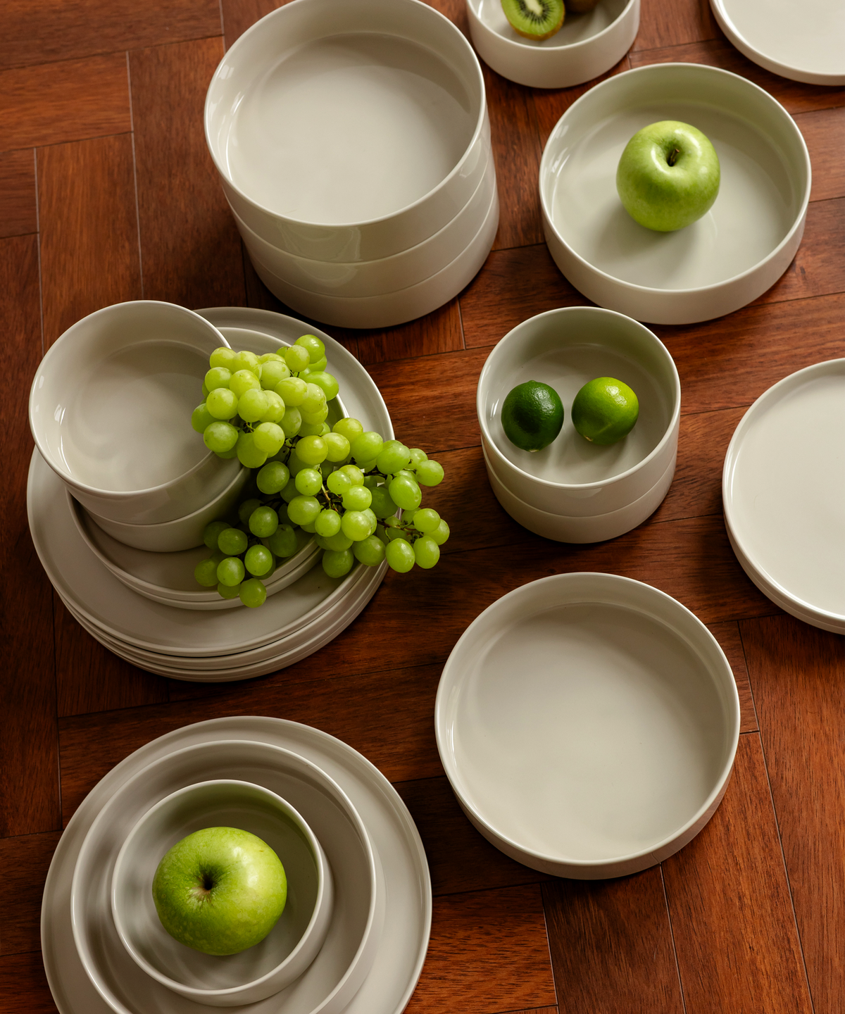 Geschirrset in Beige glänzend aus der Serie Nia – Produktansicht