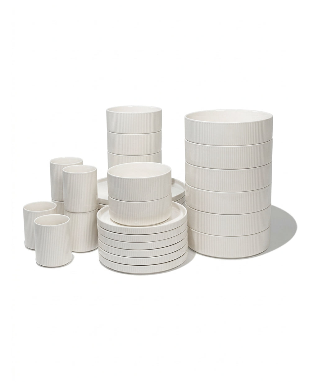 Geschirr Set mit Tassen gerillt in cremeweiß-glänzend – nia collection von 7 O'CLOCK