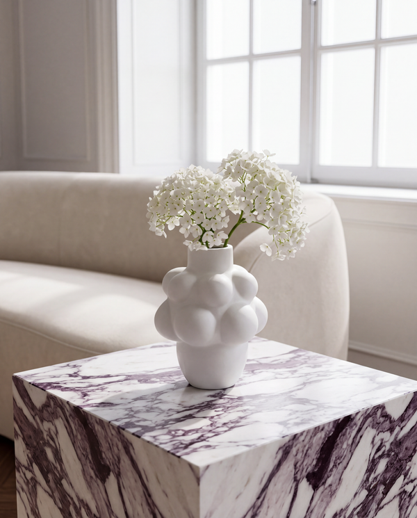 Weiße Keramik Vase mit skulpturaler Form | Nola