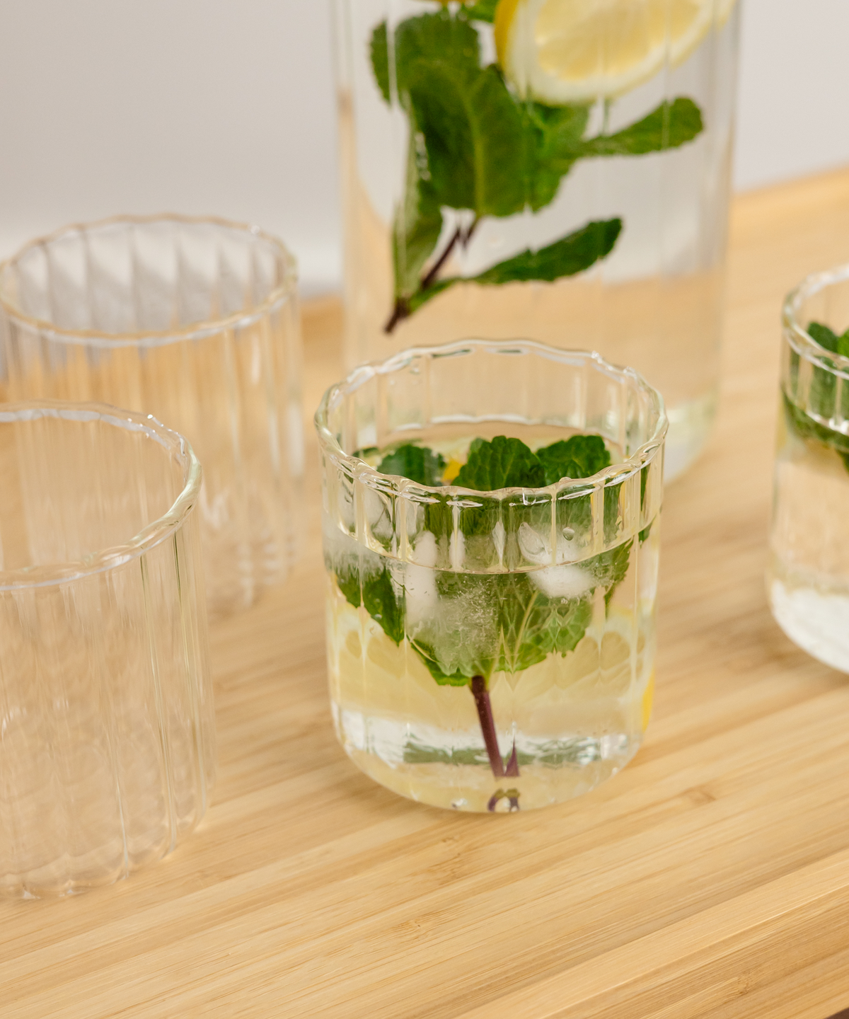 Kleines Trinkglas im Streifen-Design aus der Serie Norway – Größenübersicht im Vergleich
