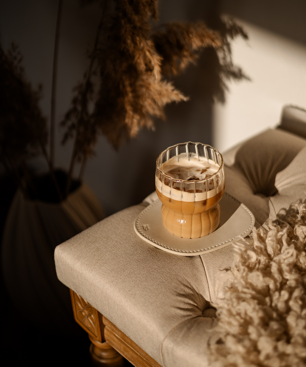 Kurviges Trinkglas im Streifen-Design aus der Serie Norway – Draufsicht auf das Glas