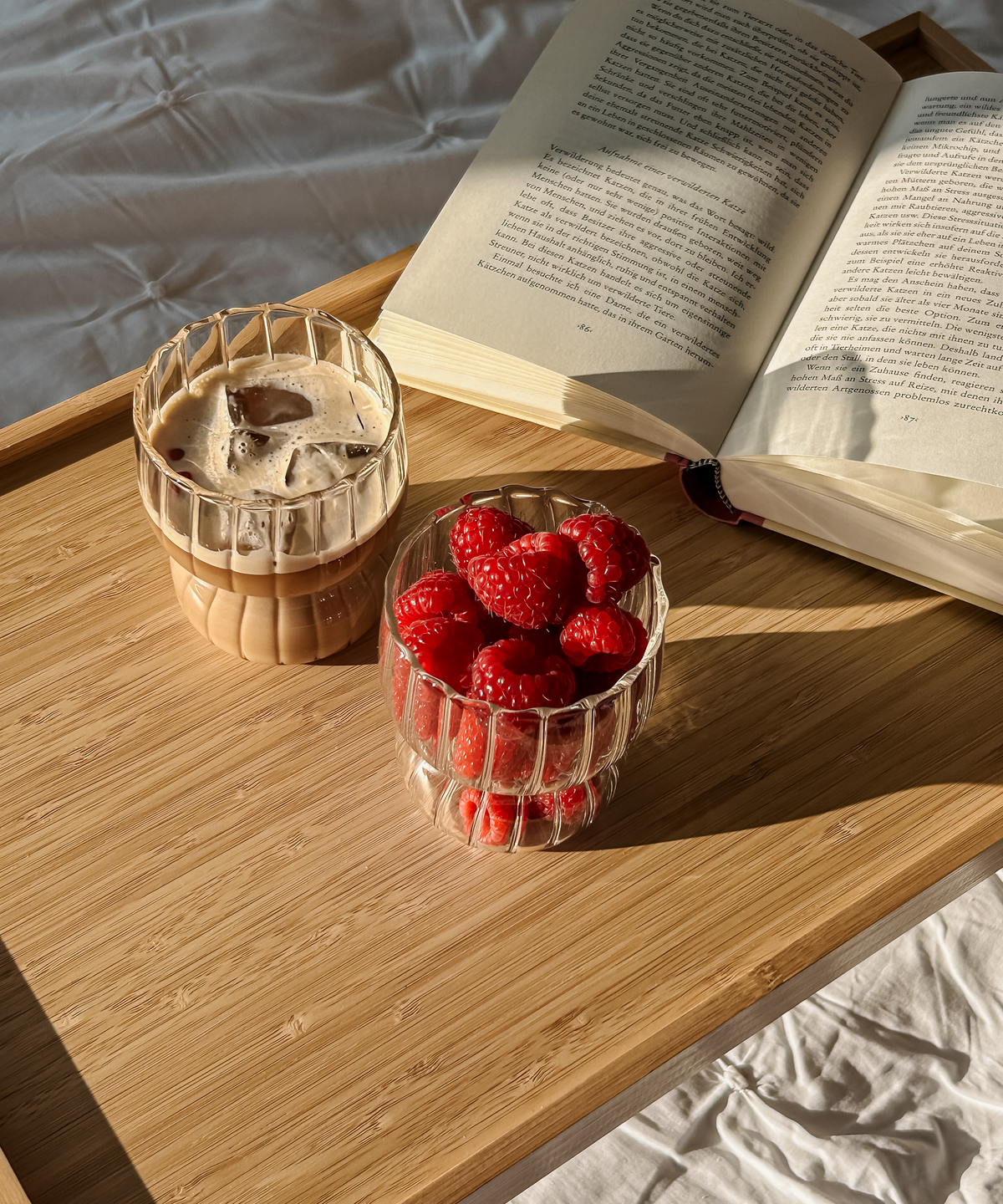 Kurviges Trinkglas im Streifen-Design aus der Serie Norway – Größenübersicht
