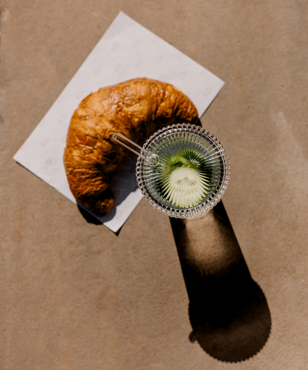 Geriffeltes Glas mit Glasdeckel & Glasstrohhalm | Paris
