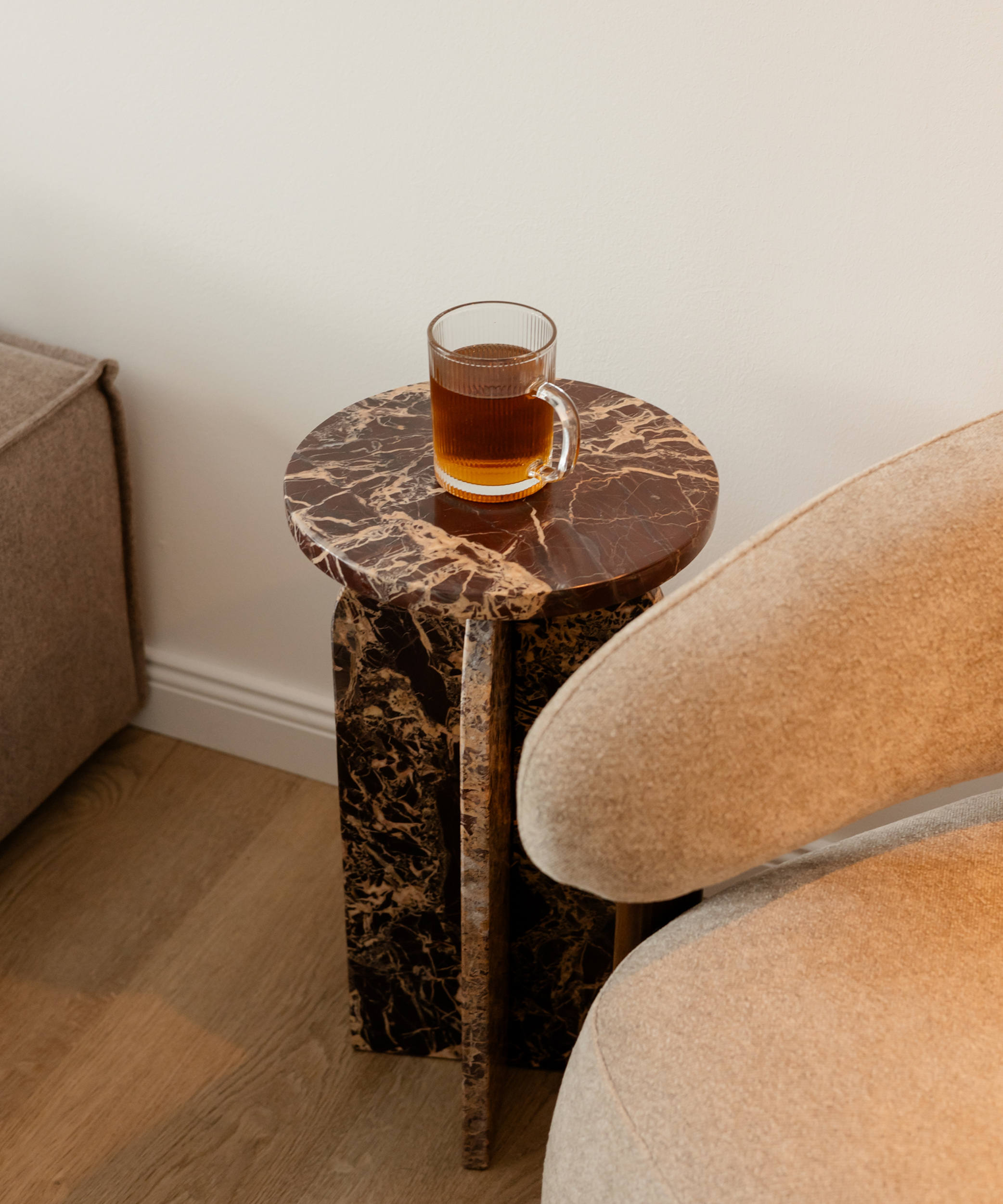 V-Day Edition Glastasse im gerillten Design | Paris