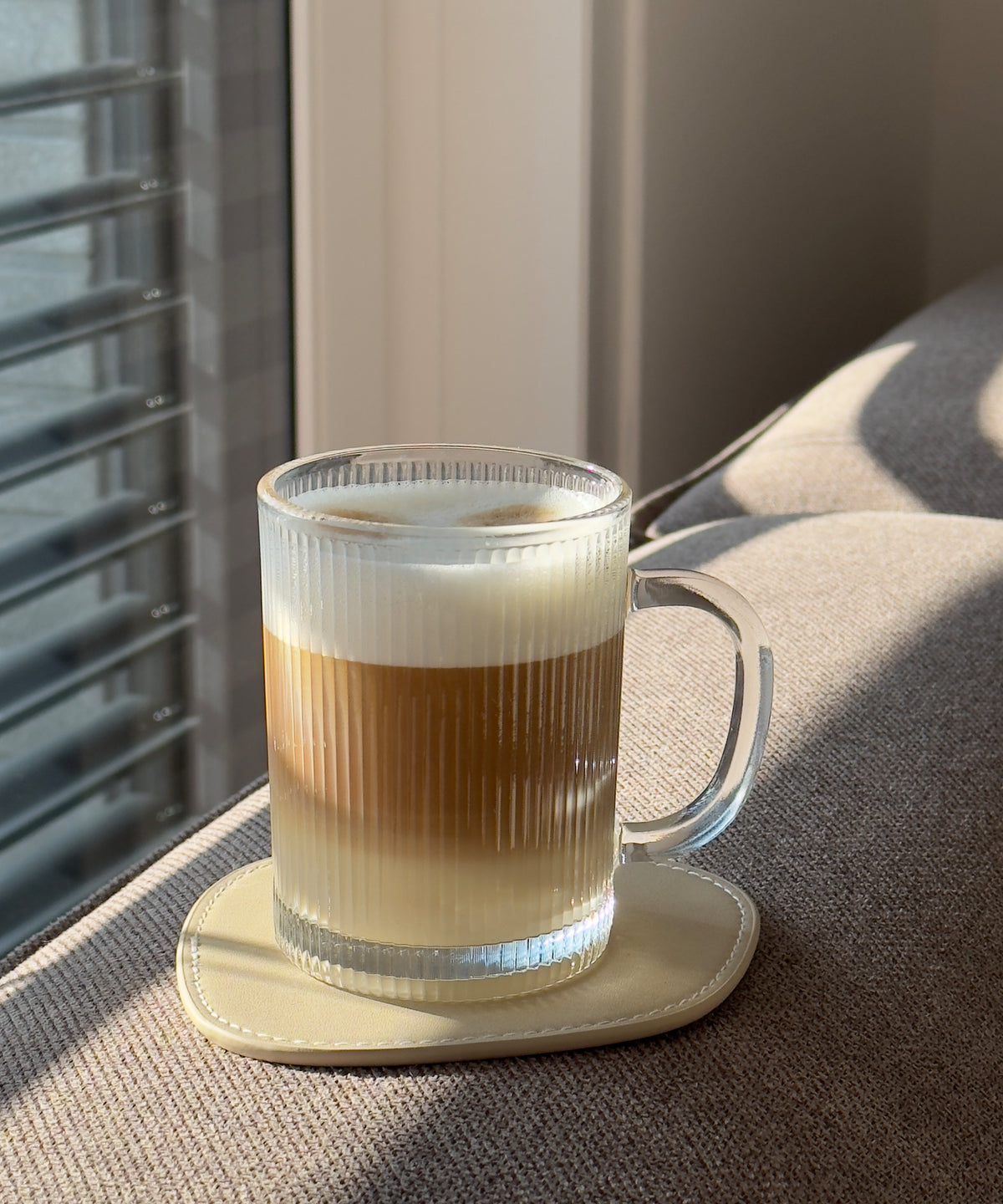 Geriffelte Glastasse 300 ml aus der Serie Paris – Produktansicht im Überblick