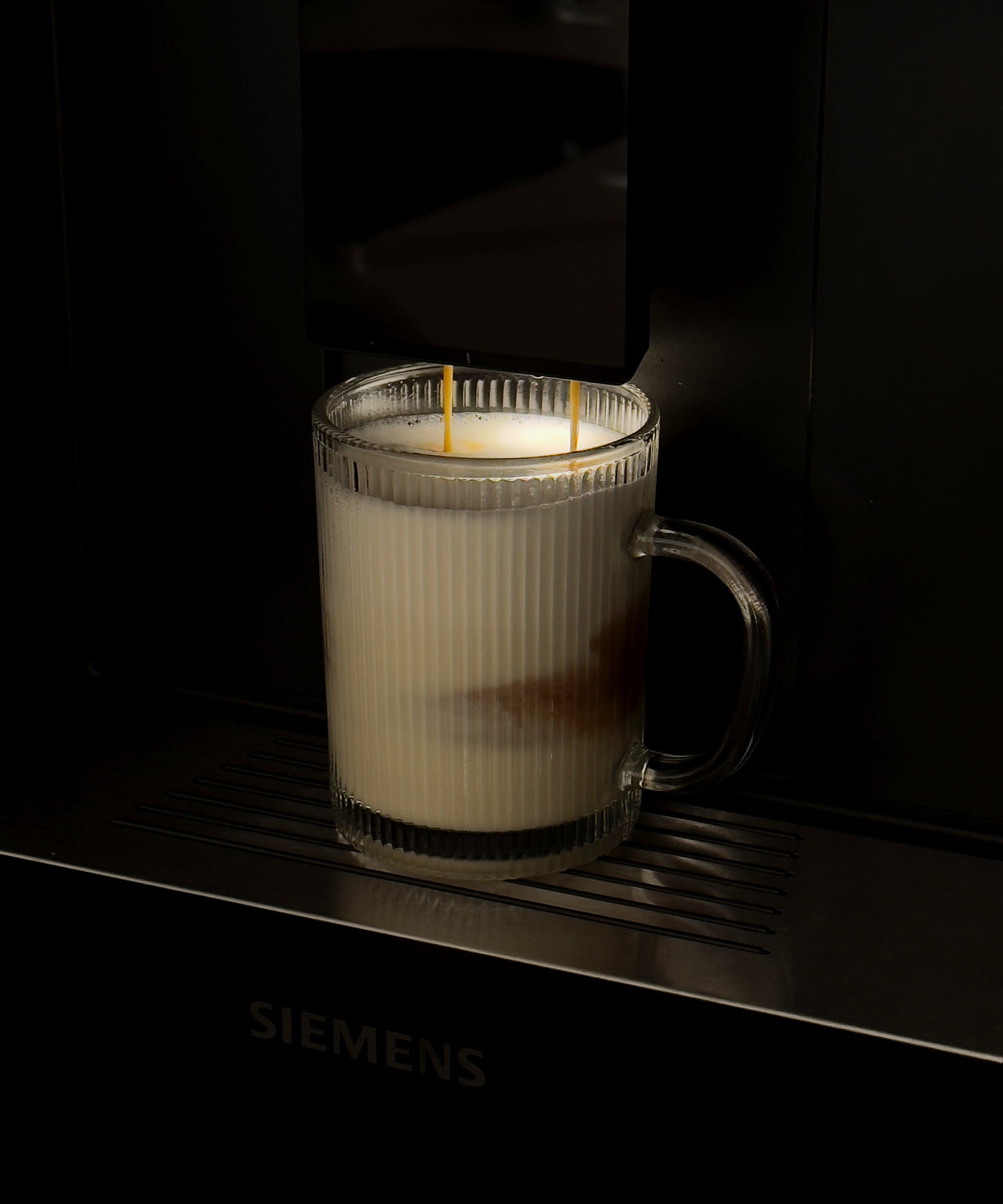 Geriffelte Glastasse 300 ml aus der Serie Paris – Nahaufnahme der Oberfläche