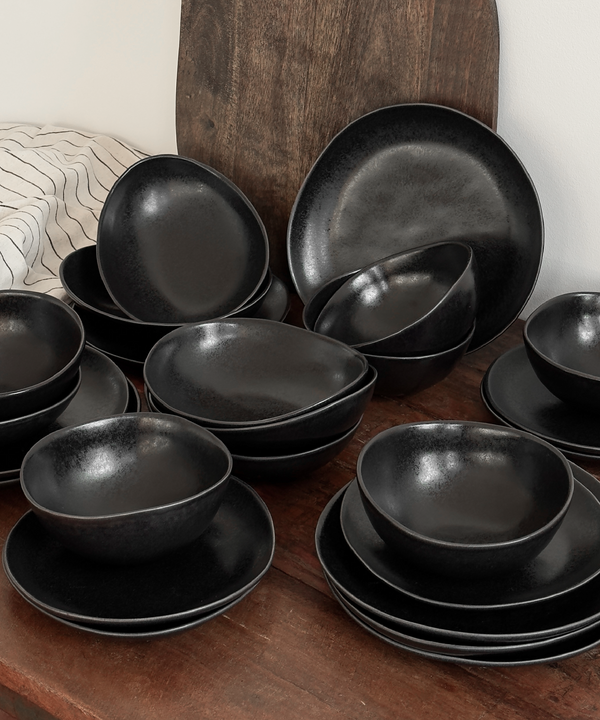 Handgefertigtes schwarzes Geschirr-Set | Aurea