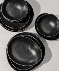Handgefertigtes schwarzes Geschirr-Set | Aurea