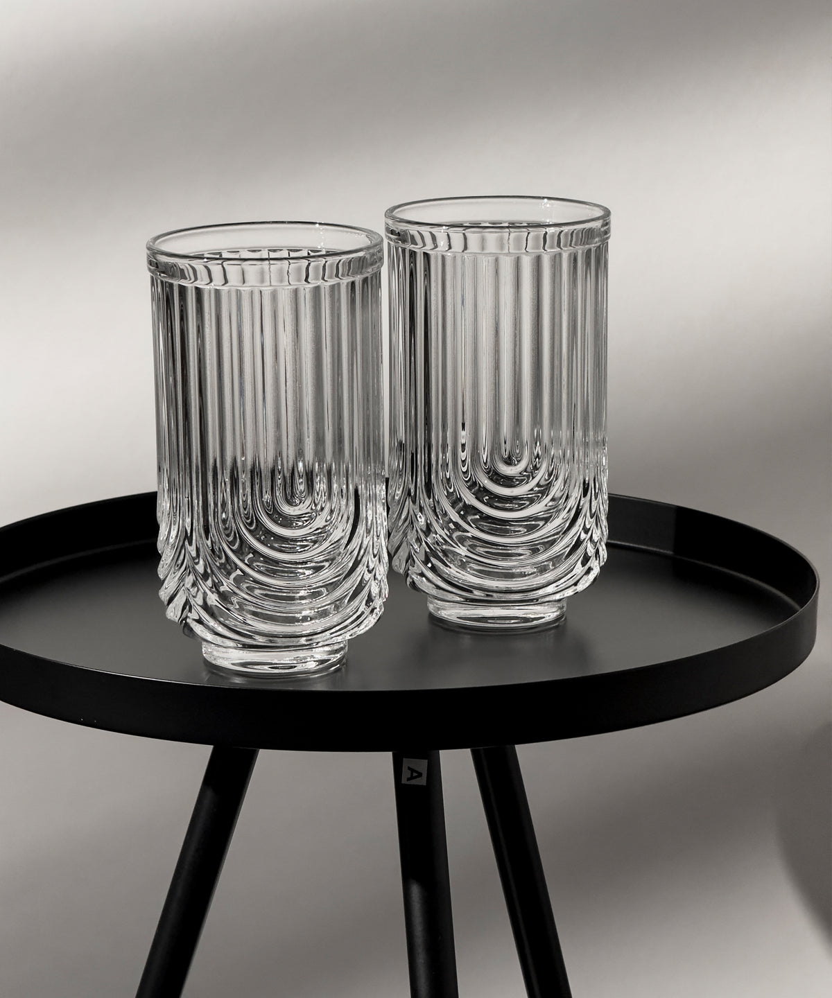 Großes Trinkglas im Bogen-Design aus der Serie Rom – Nahaufnahme der Oberfläche
