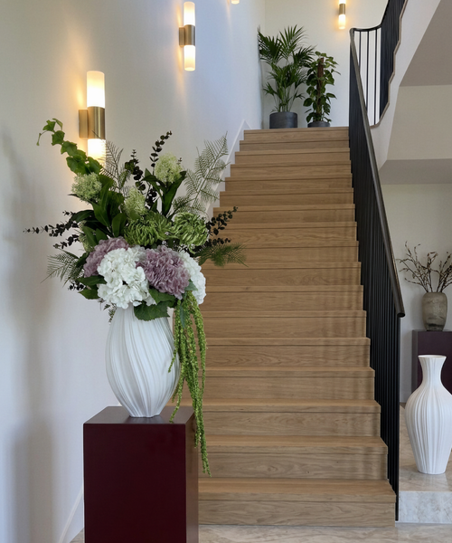 Kunstblumen-Bouquet Grand Nature 14er in Weiß, Altrosa und Grün aus der Serie Bloom – Nahaufnahme der Oberfläche