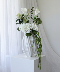 Green Silence Set – 9er Bouquet + Längliche Keramik Vase