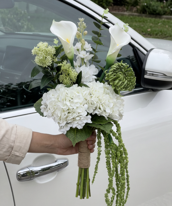 Green Silence Set – 9er Bouquet + Längliche Keramik Vase
