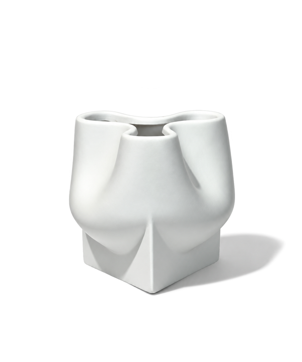 Kleine Keramikvase in Weiß mit skulpturaler asymmetrischer Form | Livia